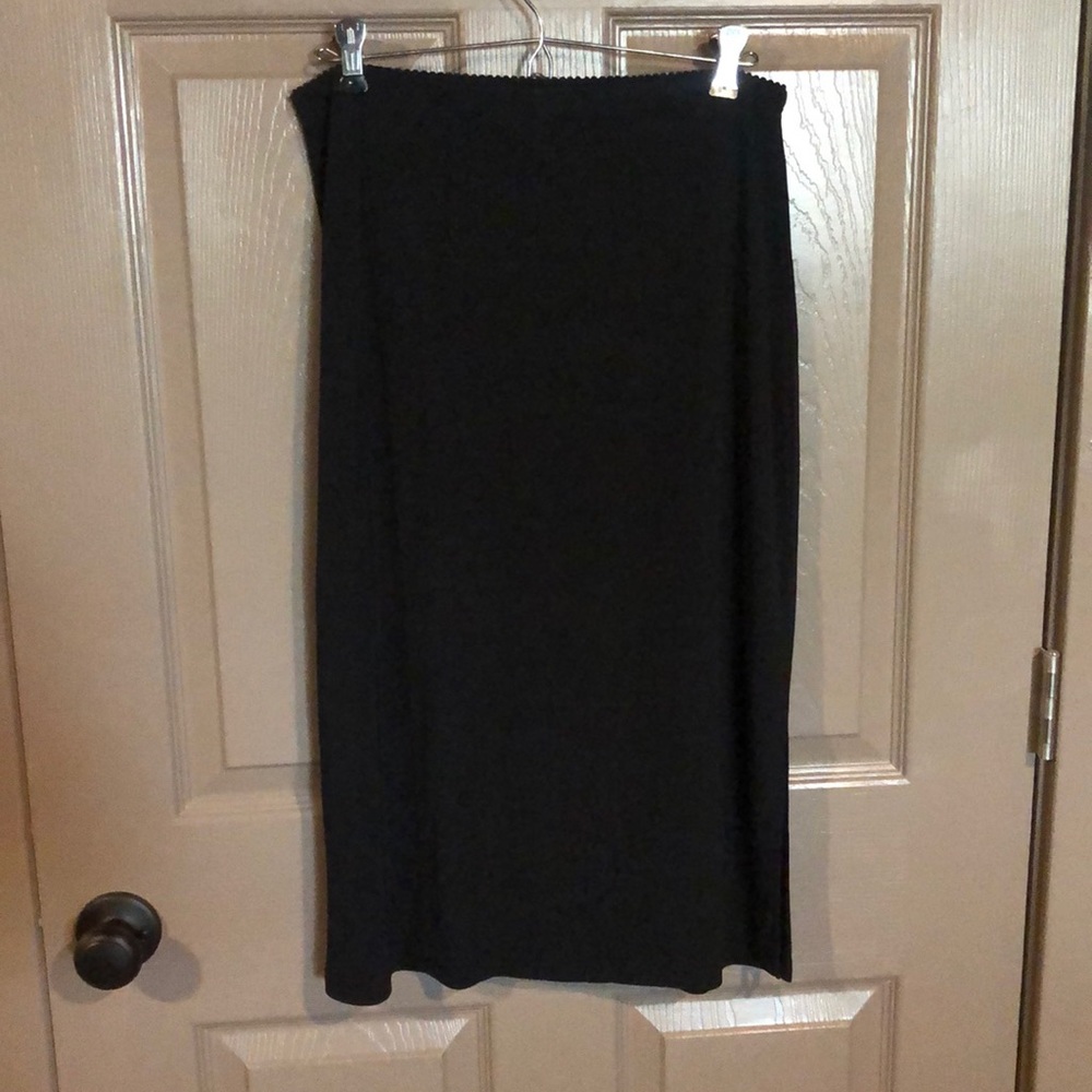 Black scalloped pencil skirt